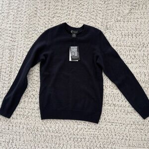 WITH TAGS, NEVER WORN. Navy Cashmere Sweater from Bloomingdale’s